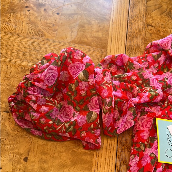 NWT CeCe Red and Pink Floral Top. Size Large - Picture 9 of 10